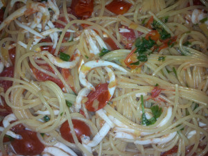 Spaghetti o pasta alla calabrese con i bianchetti o rosamarina