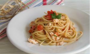 Spaghetti con pesce persico al pomodoro