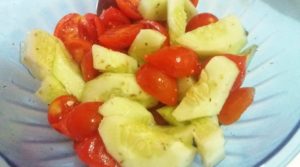 Insalata di pomodori e cetrioli alla calabrese
